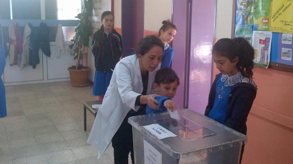 İlçemiz Mengen İlkokulu/Ortaokulu´nda ilkokul öğrencileri ile Öğrenci Meclis Başkanı seçimi yapıldı.
