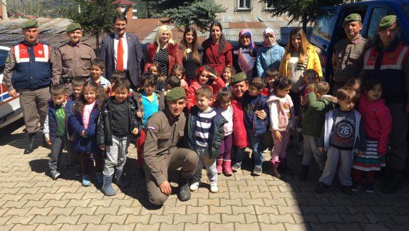 Mengen Anaokulu İlçe Jandarma Komutanlığını Ziyaret Etti