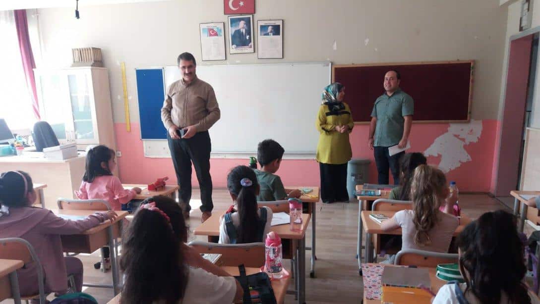 İlçe Milli Eğitim Müdürü Salih Celepci Uyum Haftası Eğitim Programı Dolayısıyla Mengen Cumhuriyet İlkokulunu Ziyaret Etti