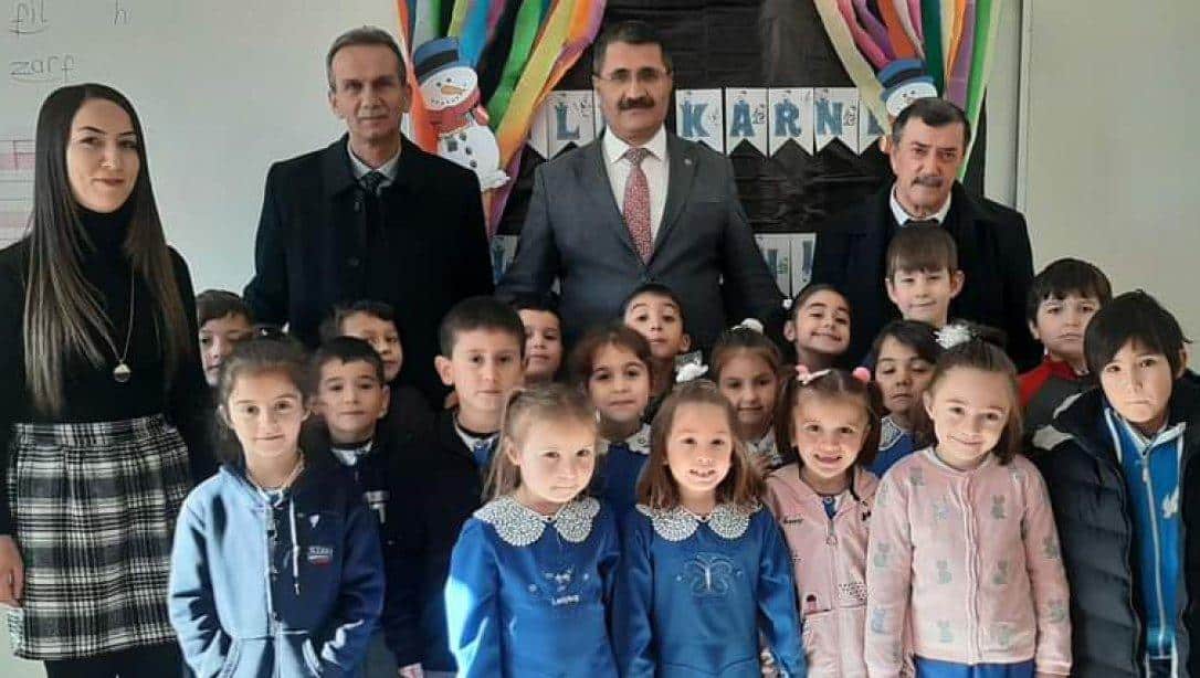 İlçe Milli Eğitim Müdürümüz Salih Celepci Şehit Hasan Durmuşoğlu İlkokulu Öğrencilerinin Yarıyıl Tatili Karne Sevincine Ortak Oldu