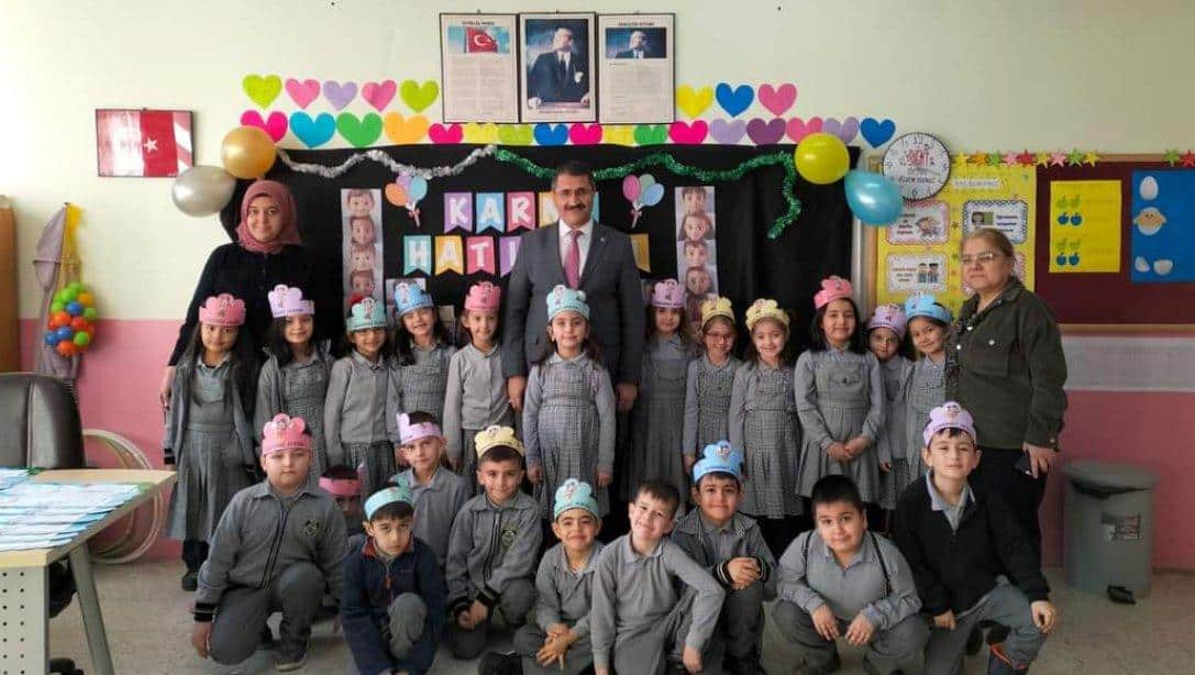 İlçe Milli Eğitim Müdürümüz Salih Celepci Mengen Cumhuriyet İlkokulu Öğrencilerinin Yarıyıl Tatili Karne Sevincine Ortak Oldu