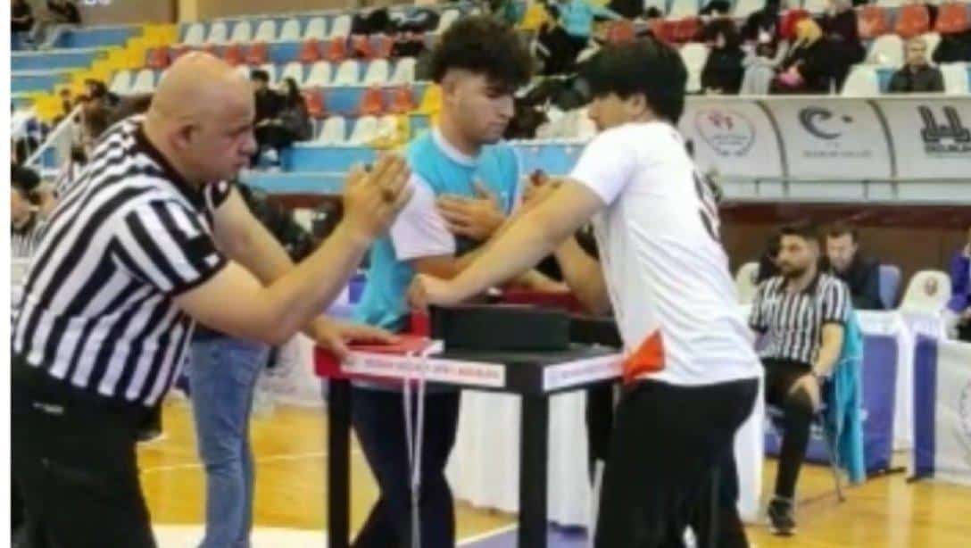 Öğrencimizden, Bilek Güreşi Gençler B Türkiye Şampiyonasında Beşincilik