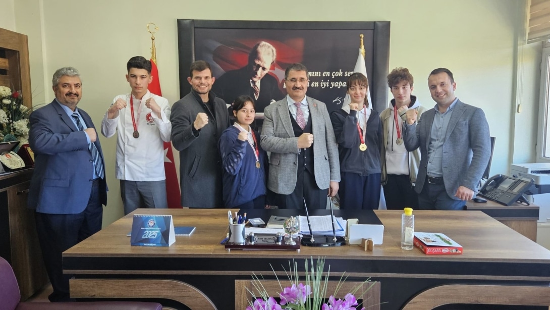 Lise Öğrencilerimizden Kick Boks Başarısı